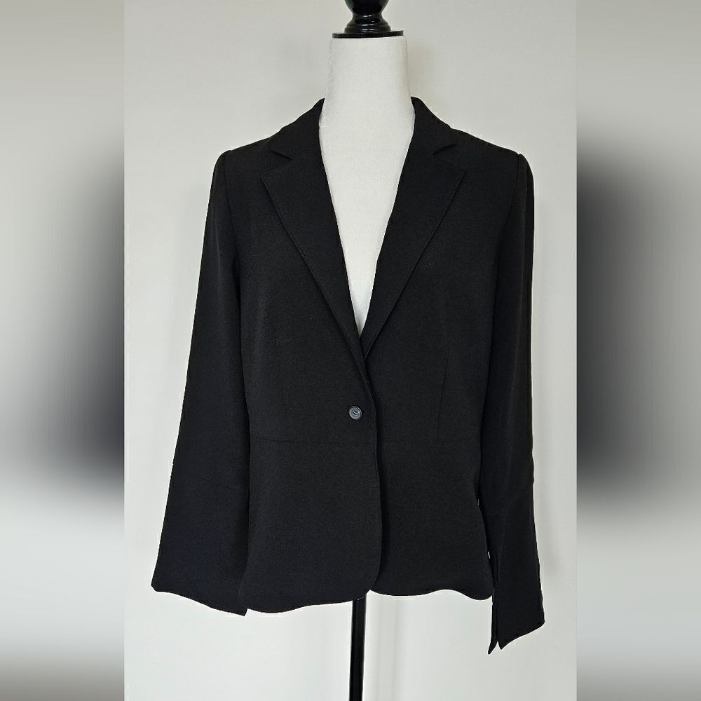 Hinge designed in Seattle black blazer from Nordstrom
